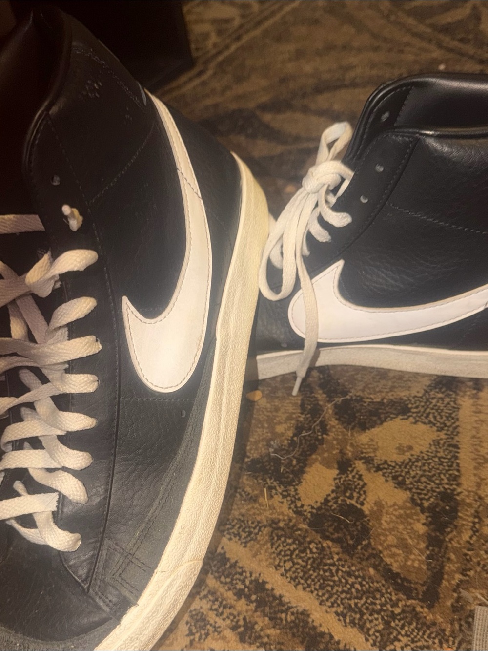 Nike Men’s Black/White High-Top Sneakers size 11